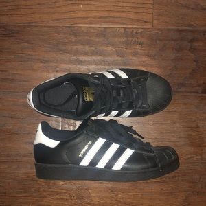 Adidas superstars